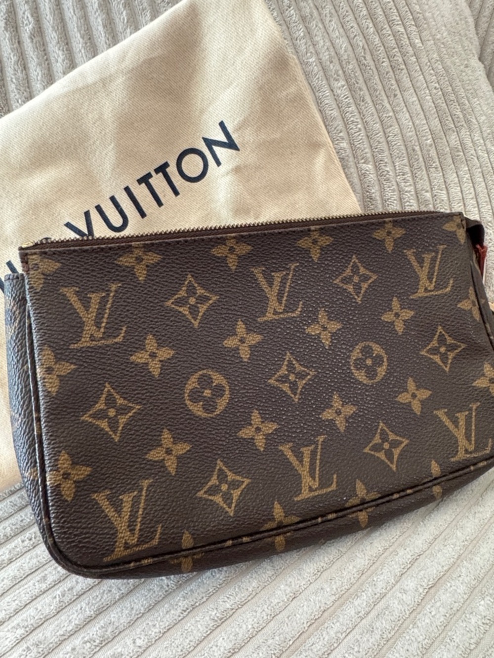 Louis Vuitton Monogram shoulder bag pouchette. - Picture 7 of 15
